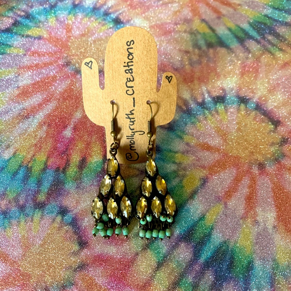 Handmade vintage style dangle earring